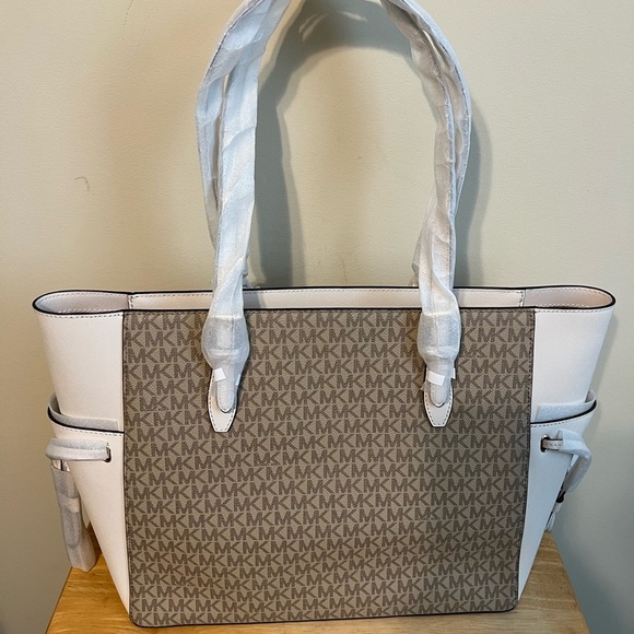 MK Gilly Travel Tote - Picture 2 of 9